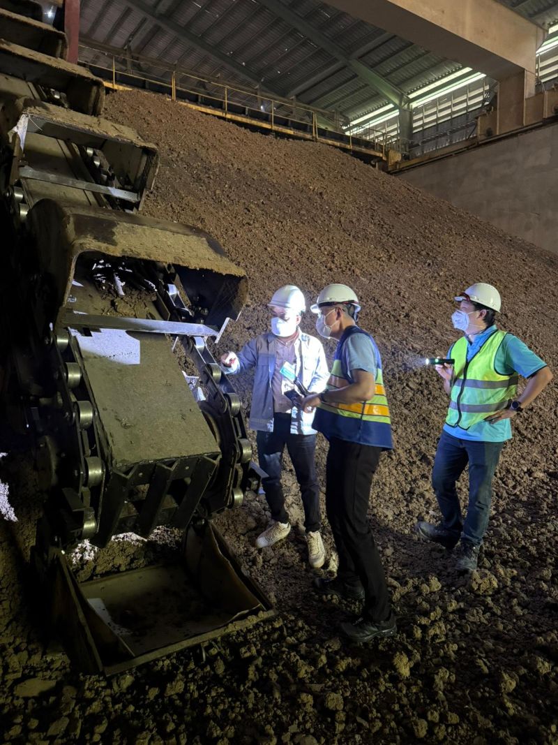 2941750065296941.jpg Reclaimer Conveyor Maintenance05-100K.jpg